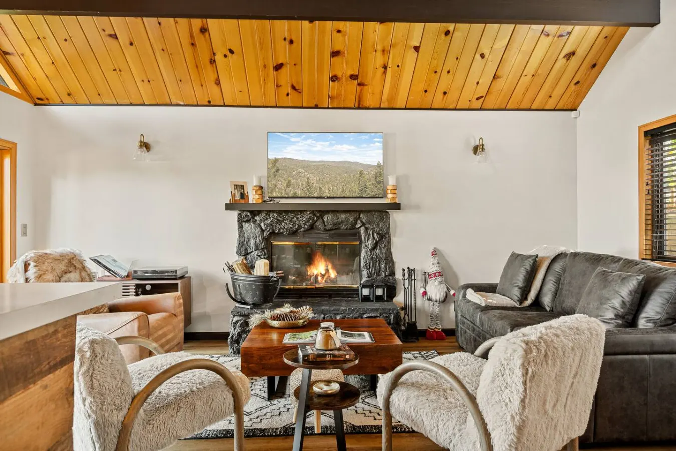 Soul Peak Mountain Cabin w/ Deck & Hot Tub 9