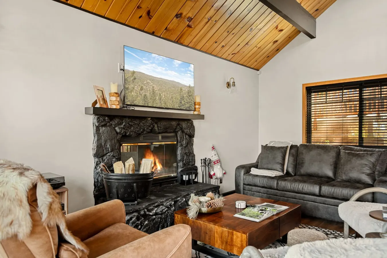 Soul Peak Mountain Cabin w/ Deck & Hot Tub 10