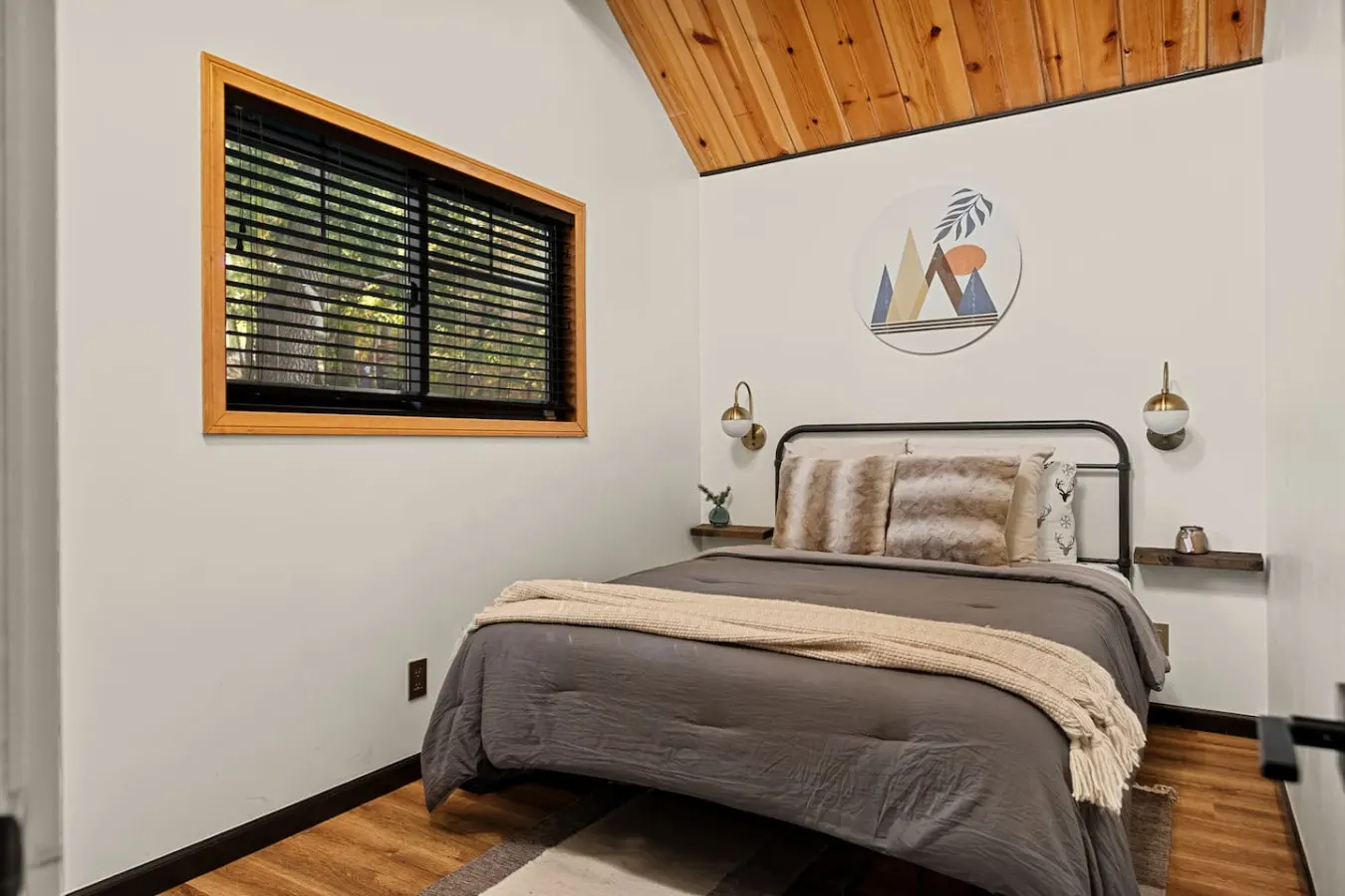 Soul Peak Mountain Cabin w/ Deck & Hot Tub 18