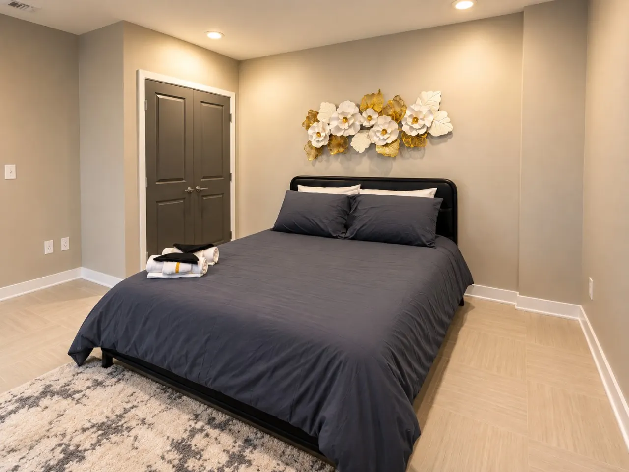 Skyline Escape 3BR + King Bed 12