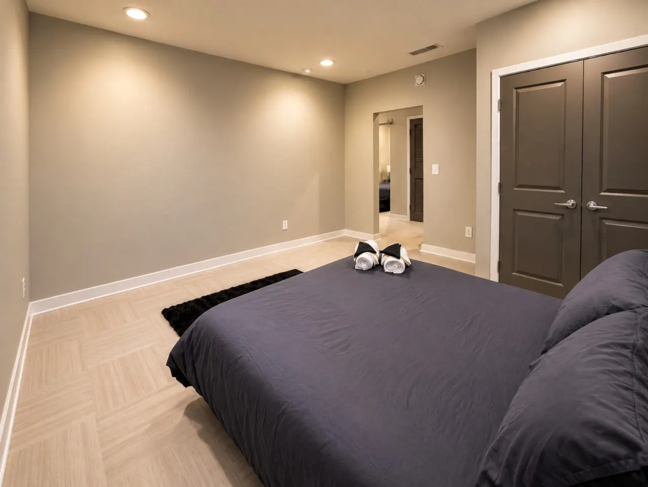Skyline Escape 3BR + King Bed 13