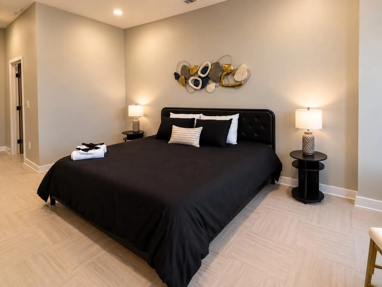 Skyline Escape 3BR + King Bed 7