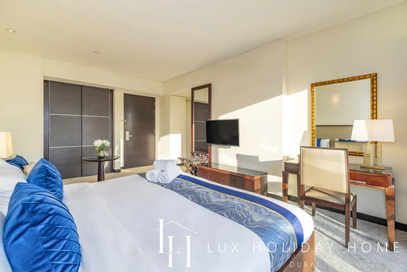 LUX The JW Marina Studio 9