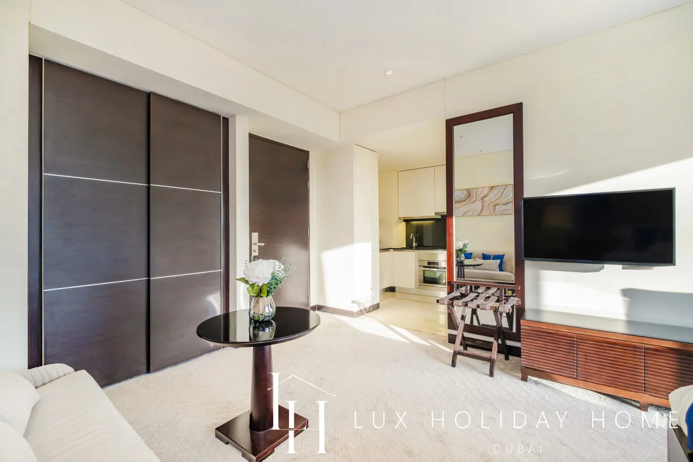 LUX The JW Marina Studio 10