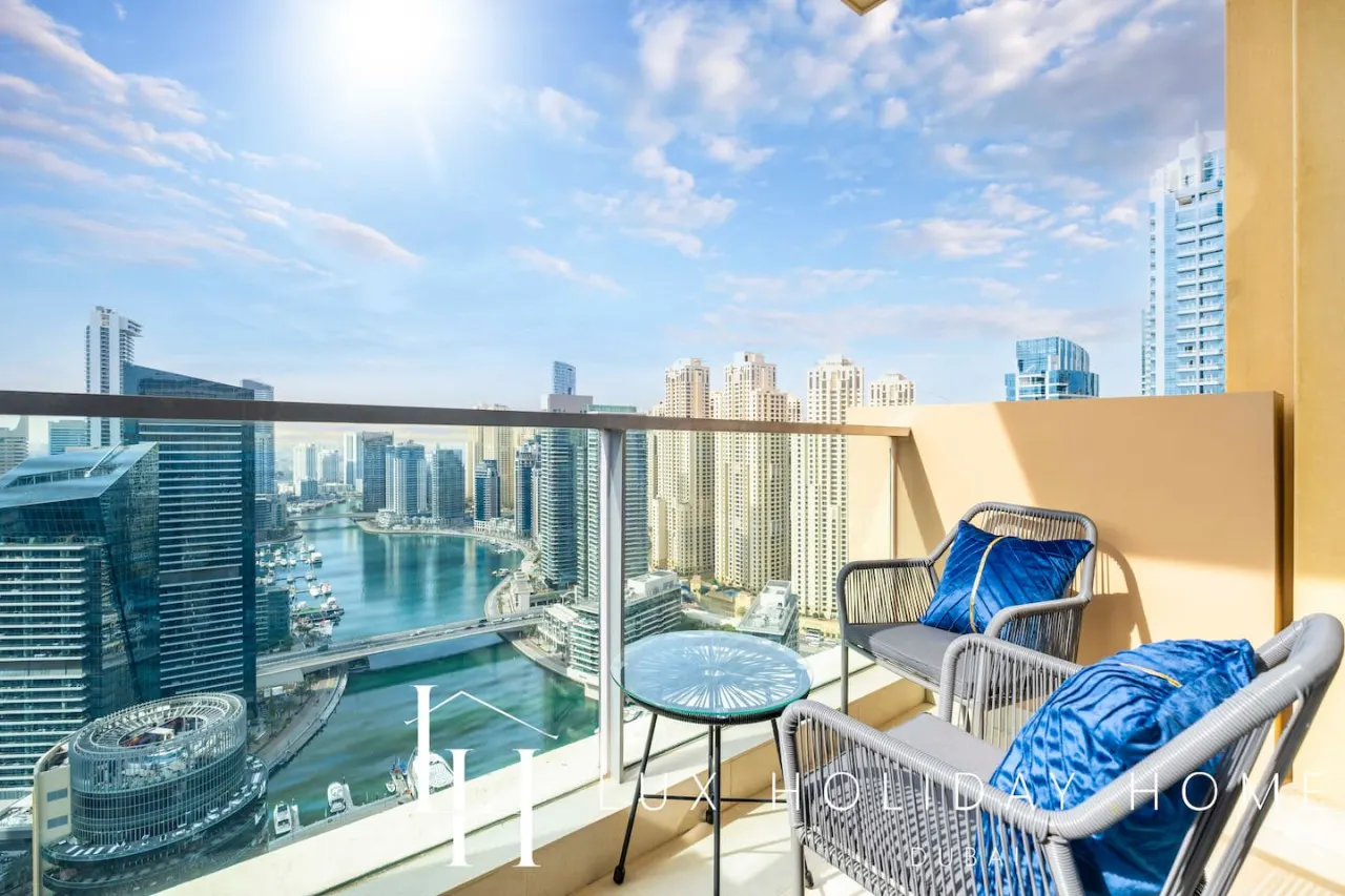 LUX The JW Marina Studio 13