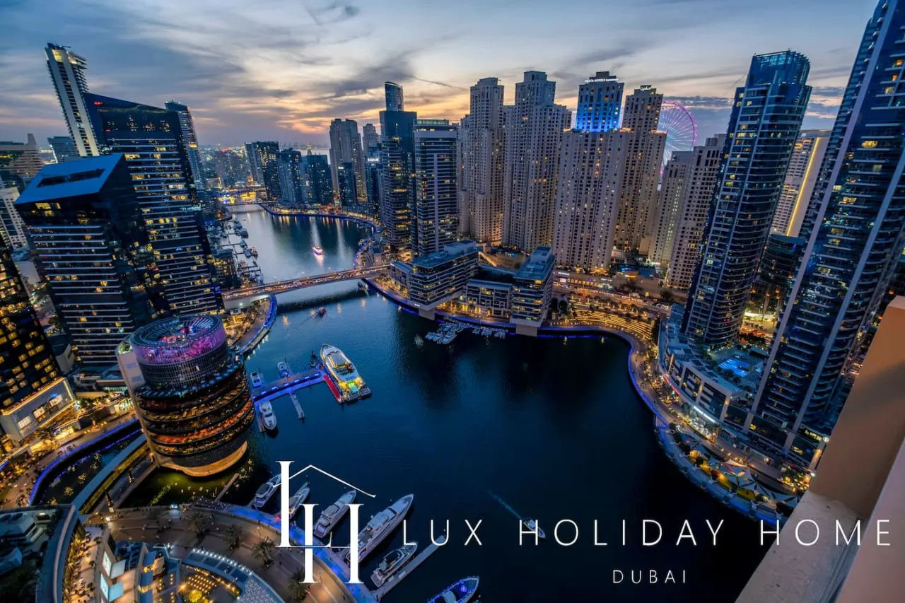LUX The JW Marina Studio 14
