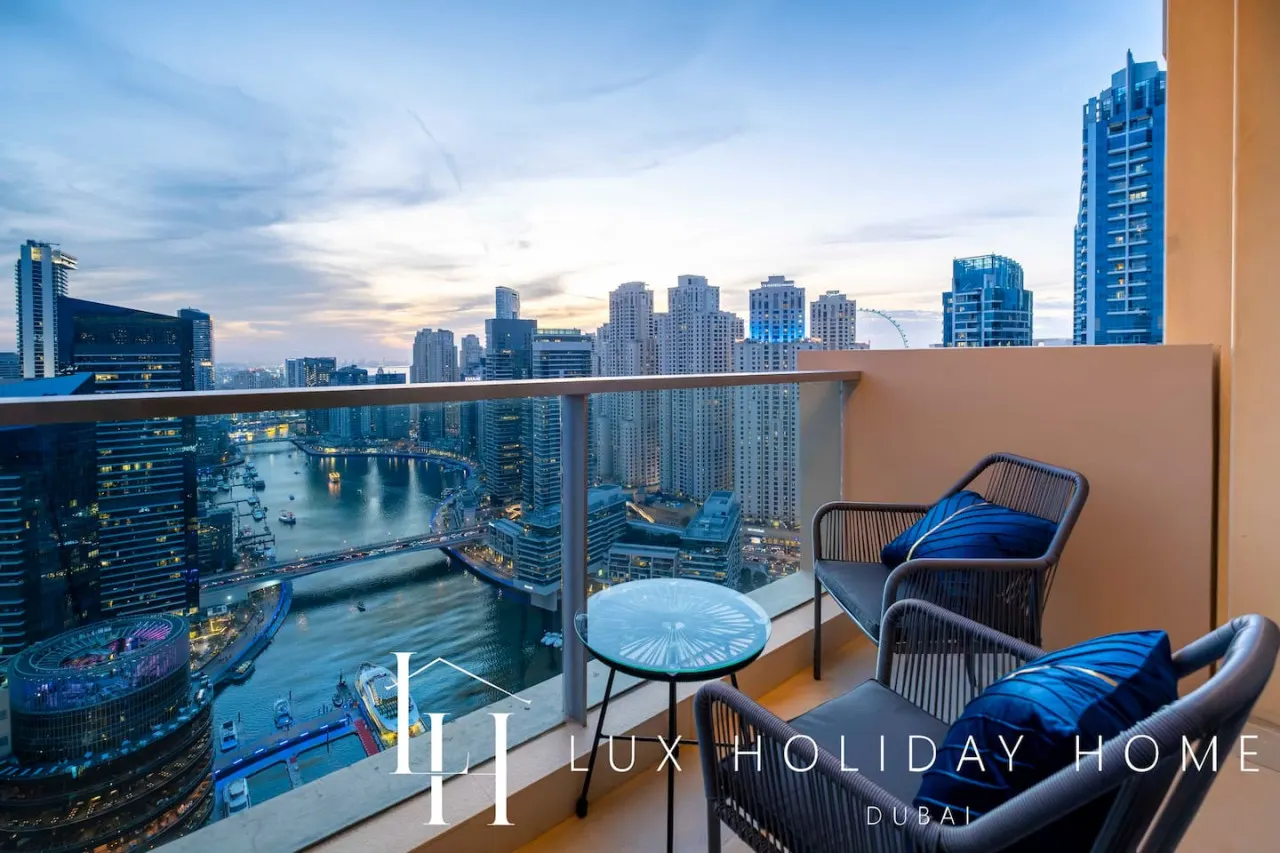 LUX The JW Marina Studio 3