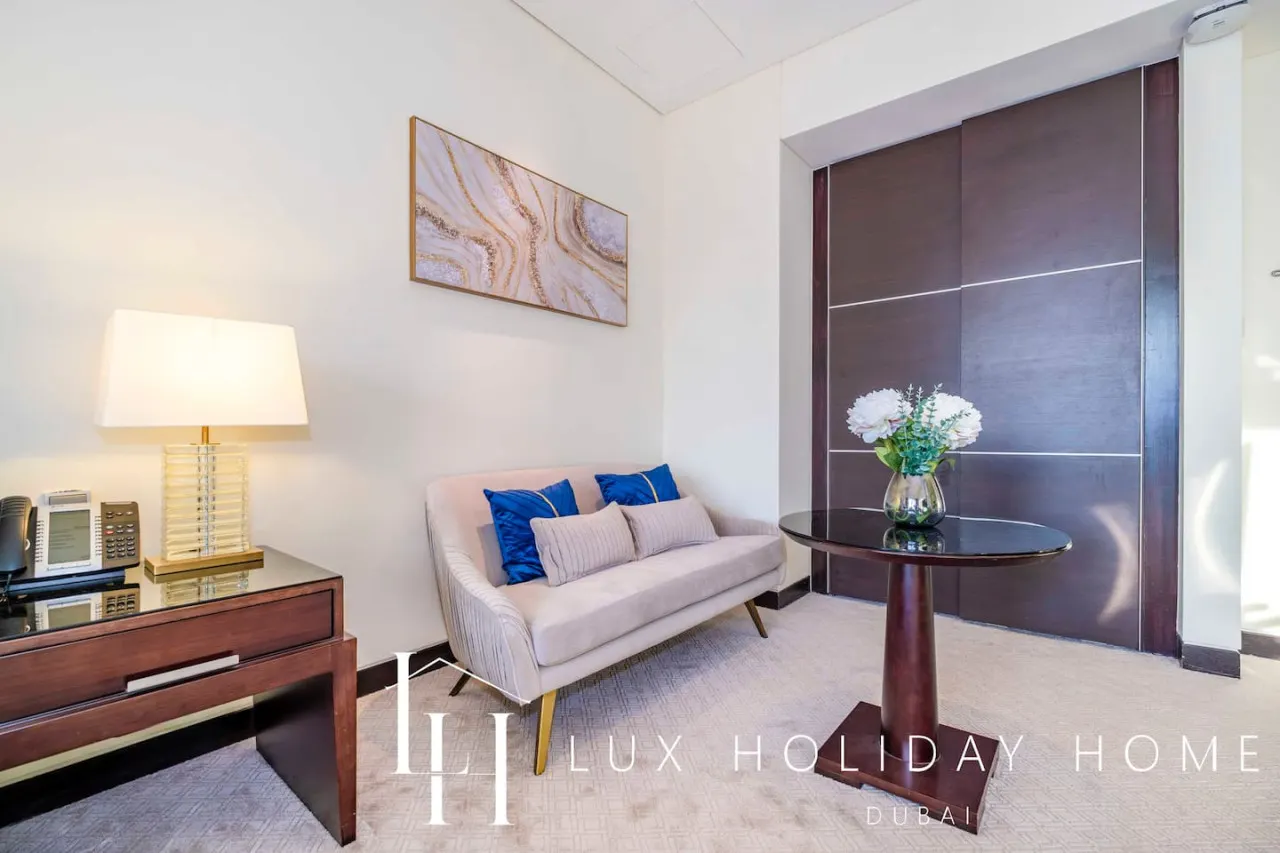 LUX The JW Marina Studio 5