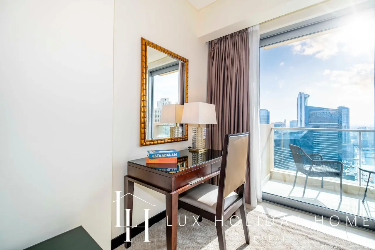 LUX The JW Marina Studio 6