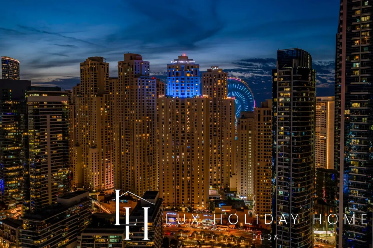 LUX The JW Marina Studio 8