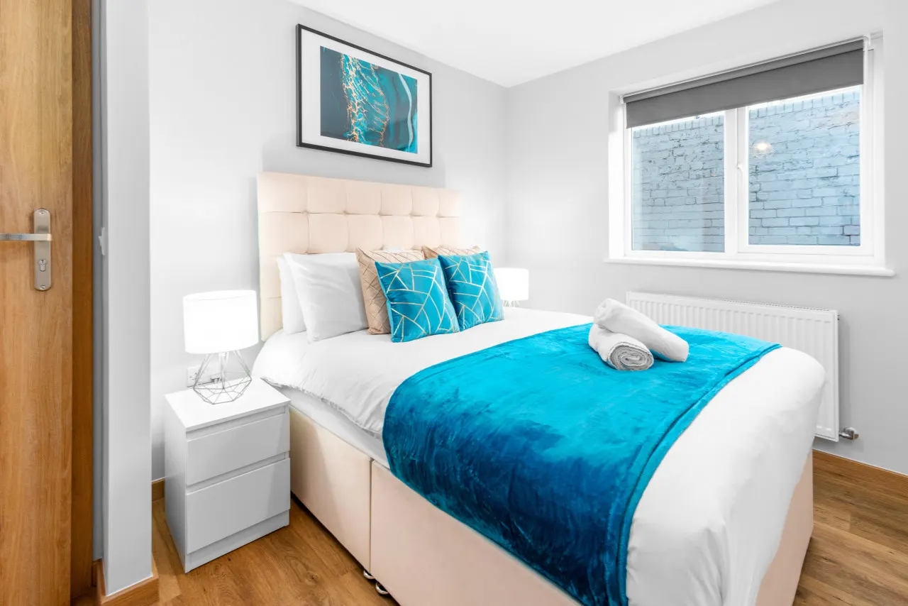 Stylish Two Bed - Two Parking Spaces - Stourbridge 2