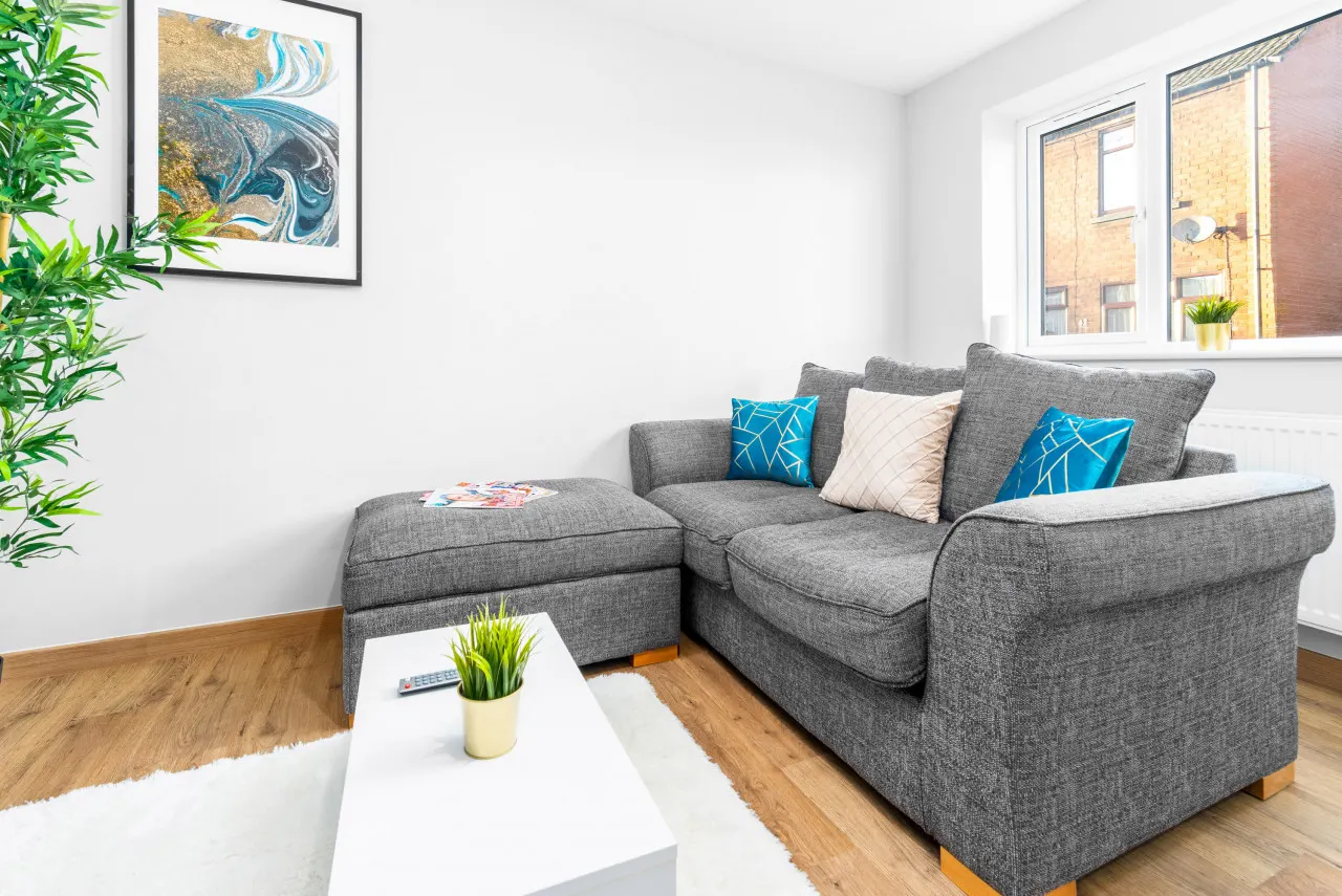 Stylish Two Bed - Two Parking Spaces - Stourbridge 11
