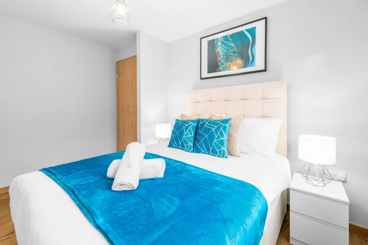 Stylish Two Bed - Two Parking Spaces - Stourbridge 12