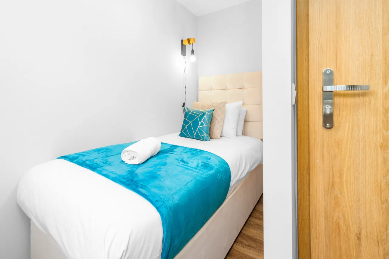 Stylish Two Bed - Two Parking Spaces - Stourbridge 20