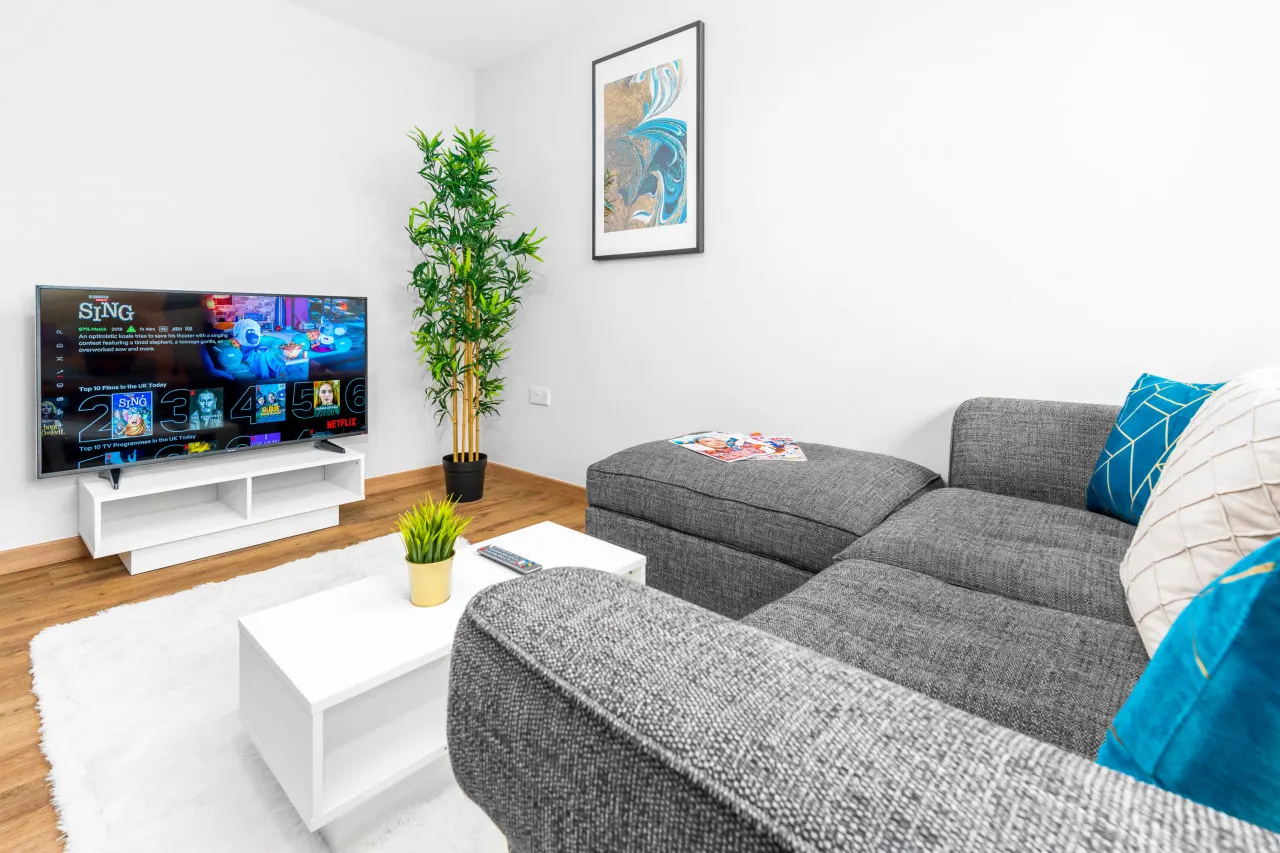 Stylish Two Bed - Two Parking Spaces - Stourbridge 6
