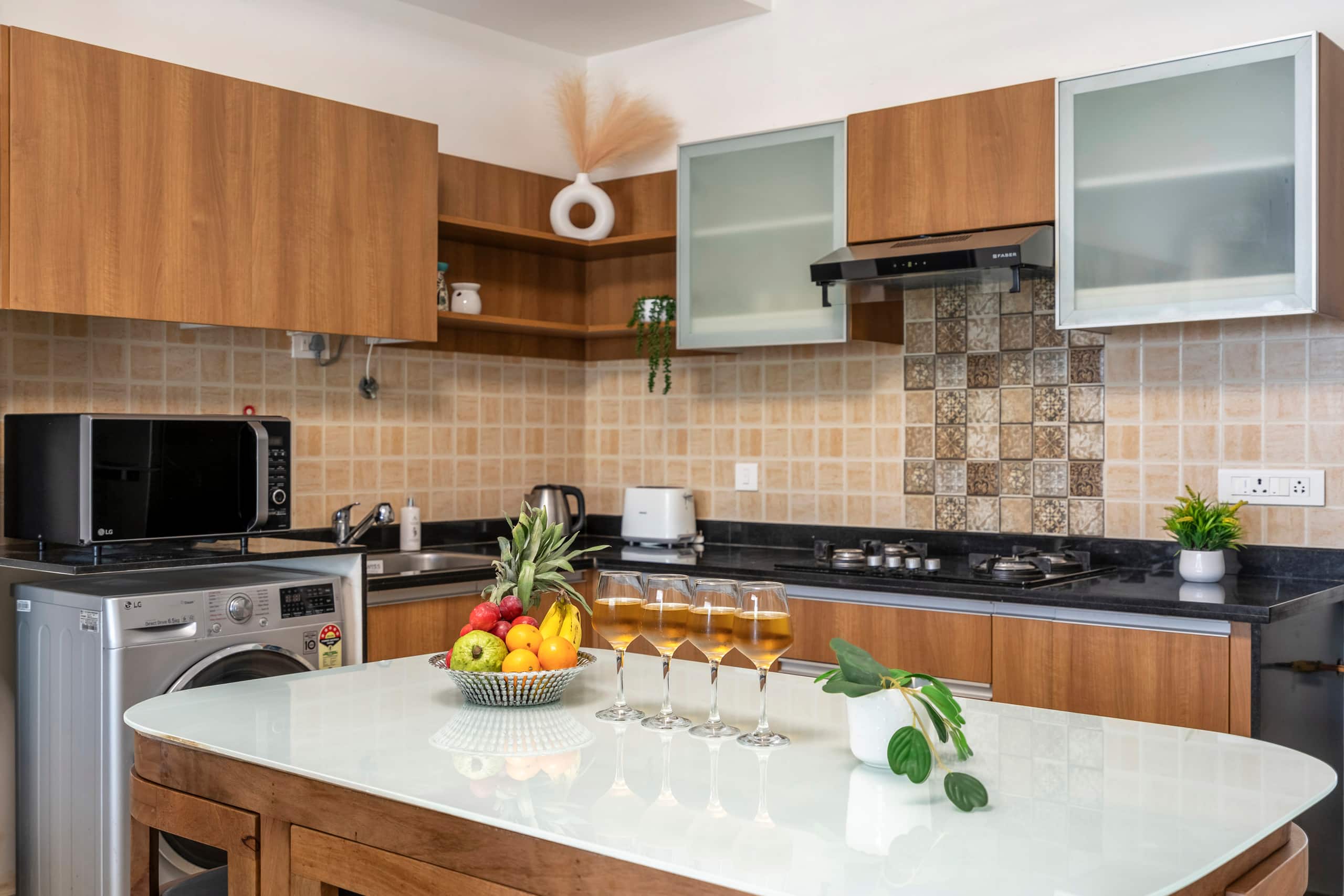 Staymaster SurfShore | 2BR w/ Pools & Gym in Baga 15