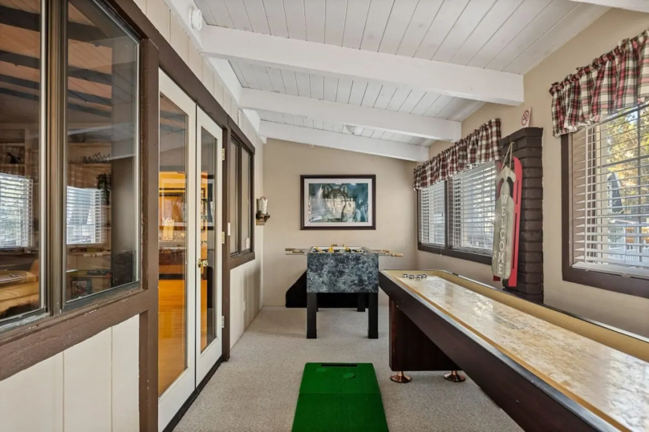 Ritz-Craterton Spa, BBQ, Game Room, EV, Pups 2