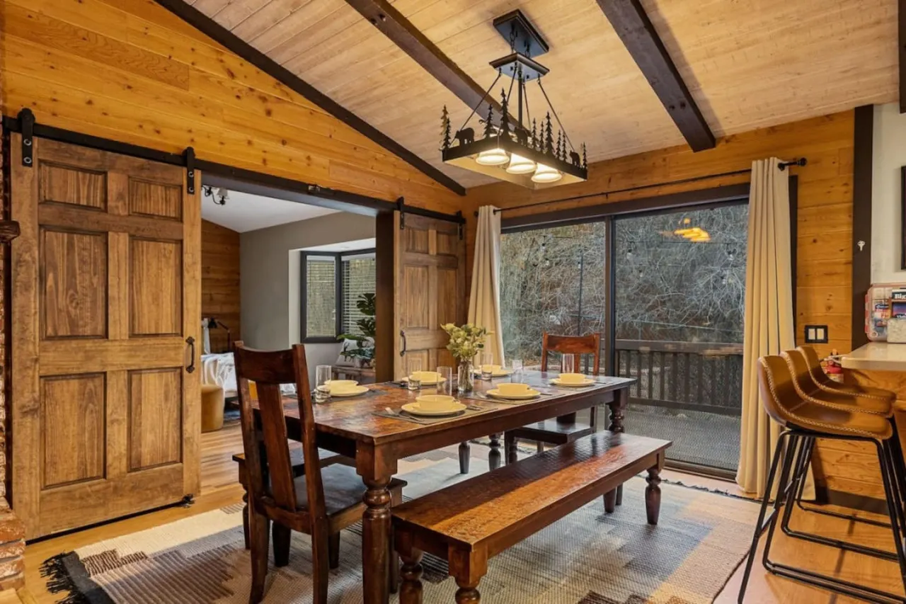 Ritz-Craterton Spa, BBQ, Game Room, EV, Pups 17