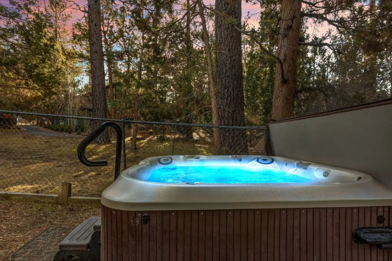 Ritz-Craterton Spa, BBQ, Game Room, EV, Pups 3