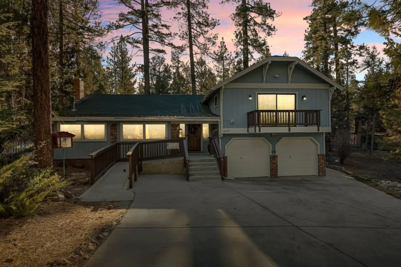 Ritz-Craterton Spa, BBQ, Game Room, EV, Pups 5