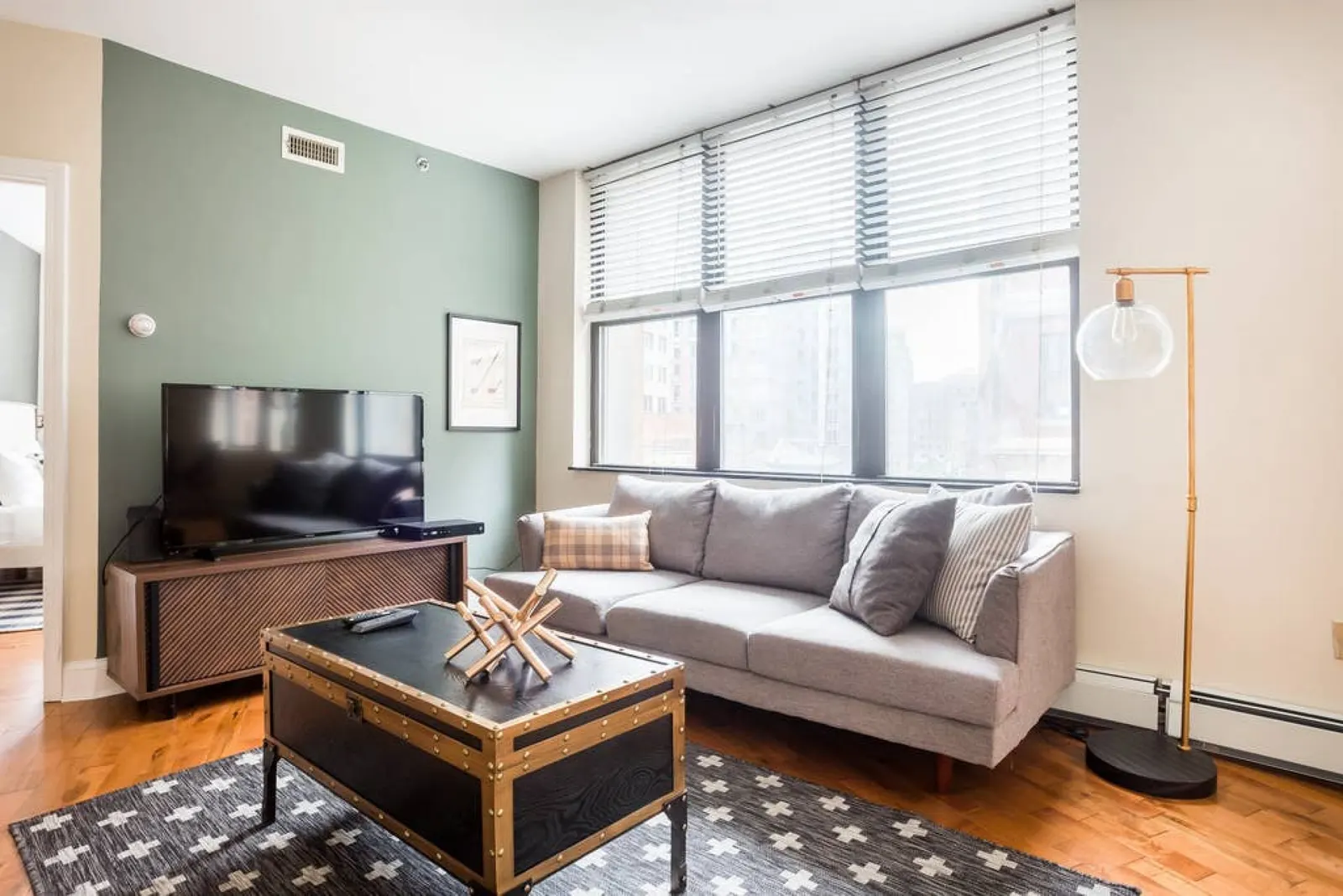 Charming 1BR Flat Downtown Boston Walk Anywhere 1