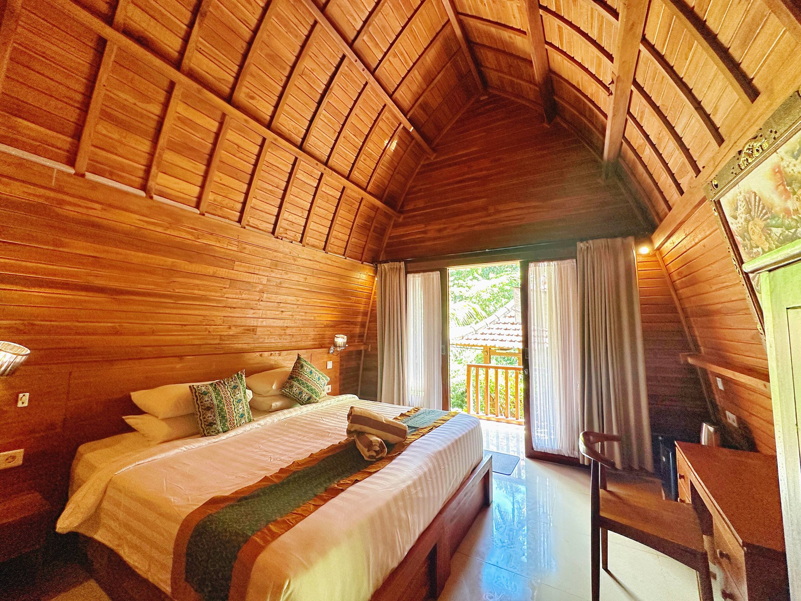 Ubud Jungle Escape Cute Private Joglo Shared Pool — photo 2