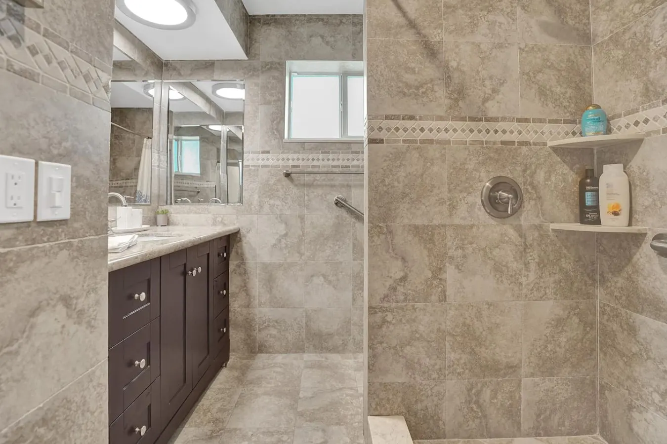 Newly Renovated w Heated Saltwater Pool & Hot Tub 18