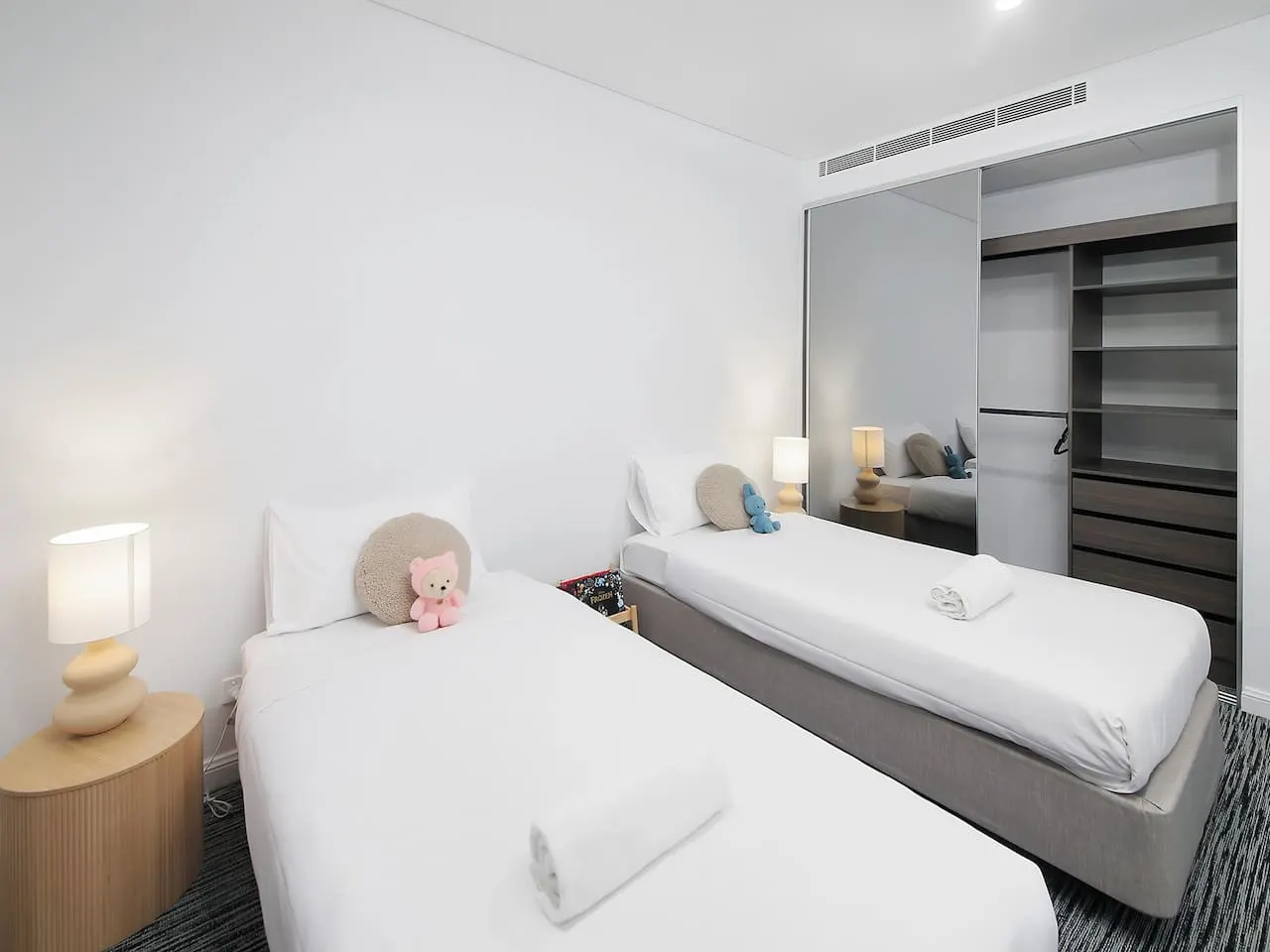 Oceanview Paradise with Free Parking 15