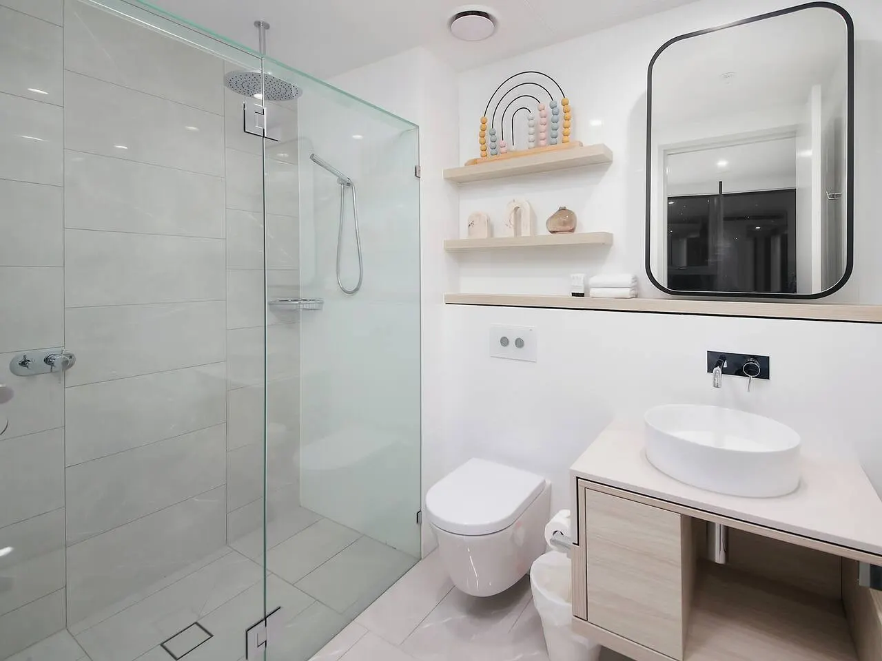 Oceanview Paradise with Free Parking 16