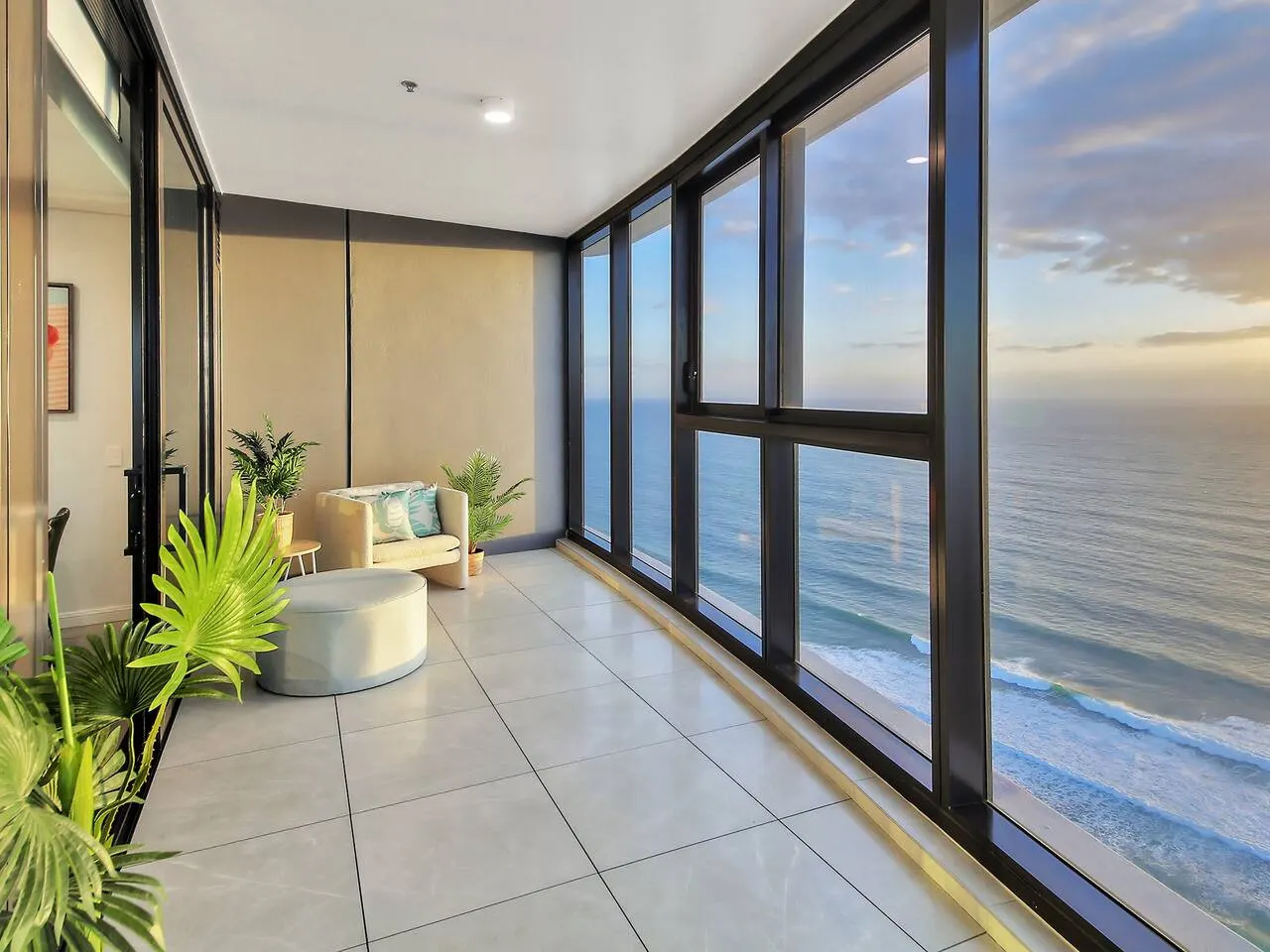 Oceanview Paradise with Free Parking 8