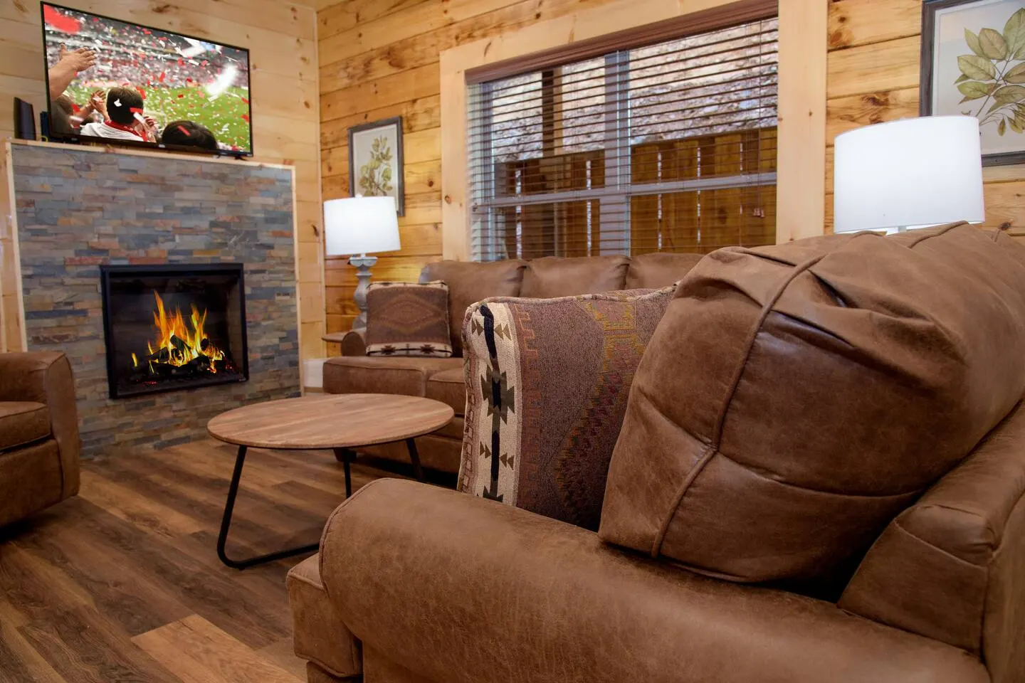 Spacious 2800 sq ft-Cozy Wood Cabin-NEW BUILD — photo 2
