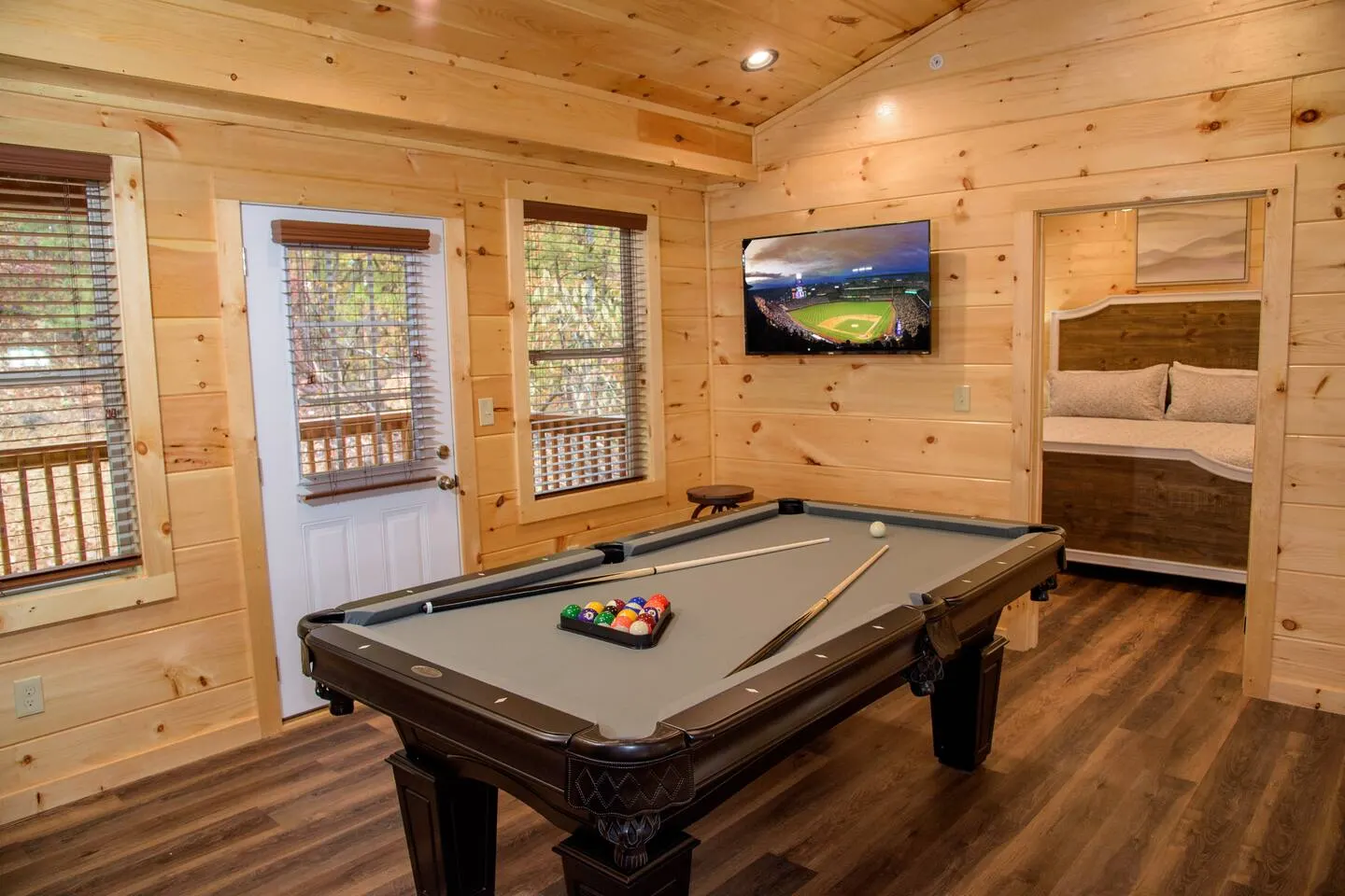 Spacious 2800 sq ft-Cozy Wood Cabin-NEW BUILD 16
