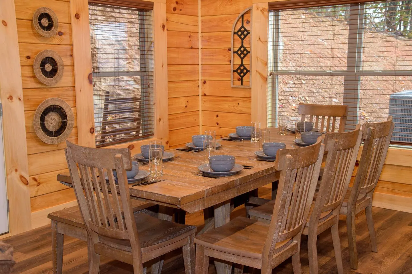 Spacious 2800 sq ft-Cozy Wood Cabin-NEW BUILD 18