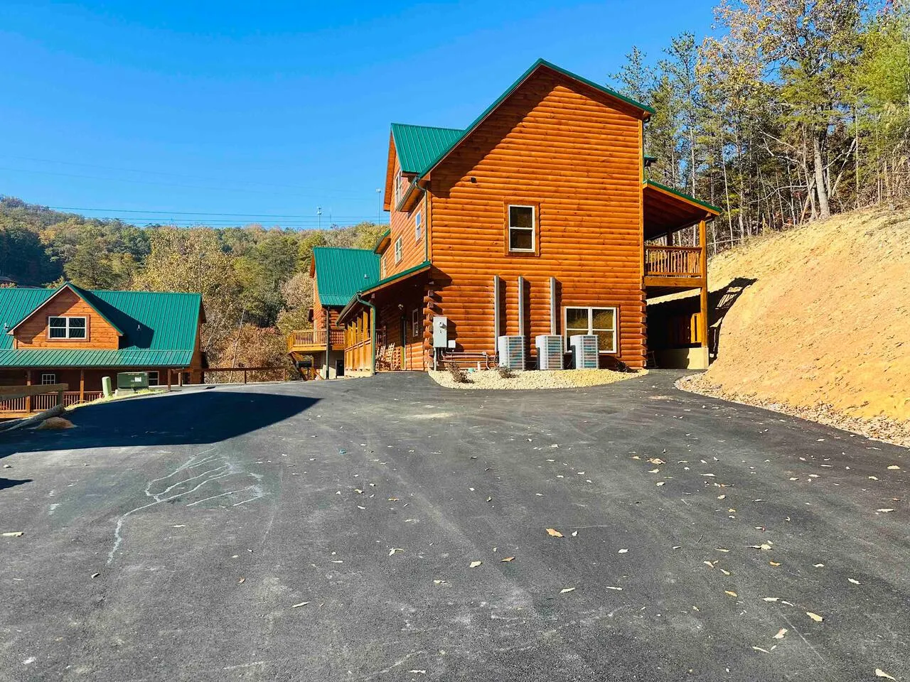 Spacious 2800 sq ft-Cozy Wood Cabin-NEW BUILD — photo 5