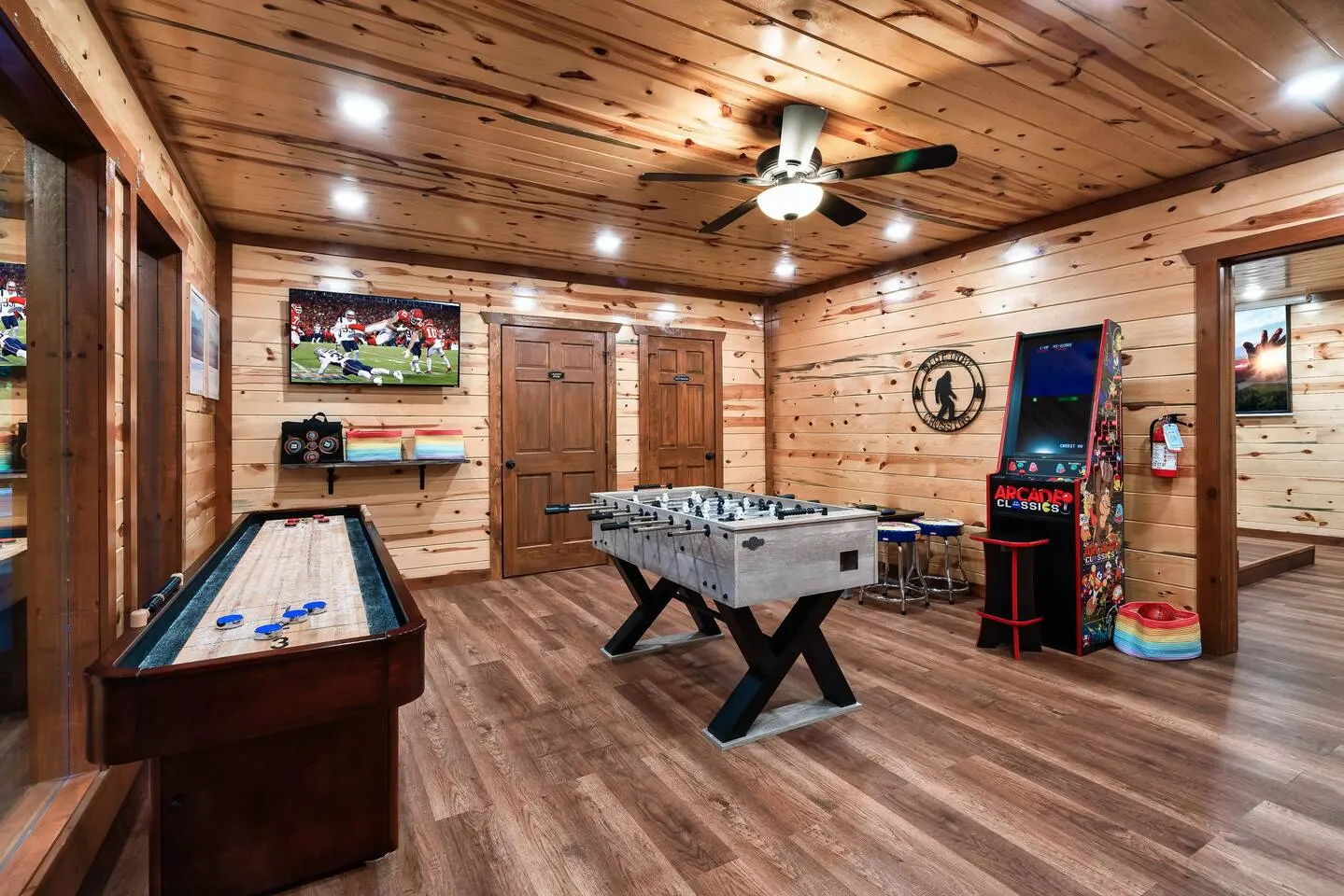 6 ensuite large bedrooms - private pool - hot tub 9