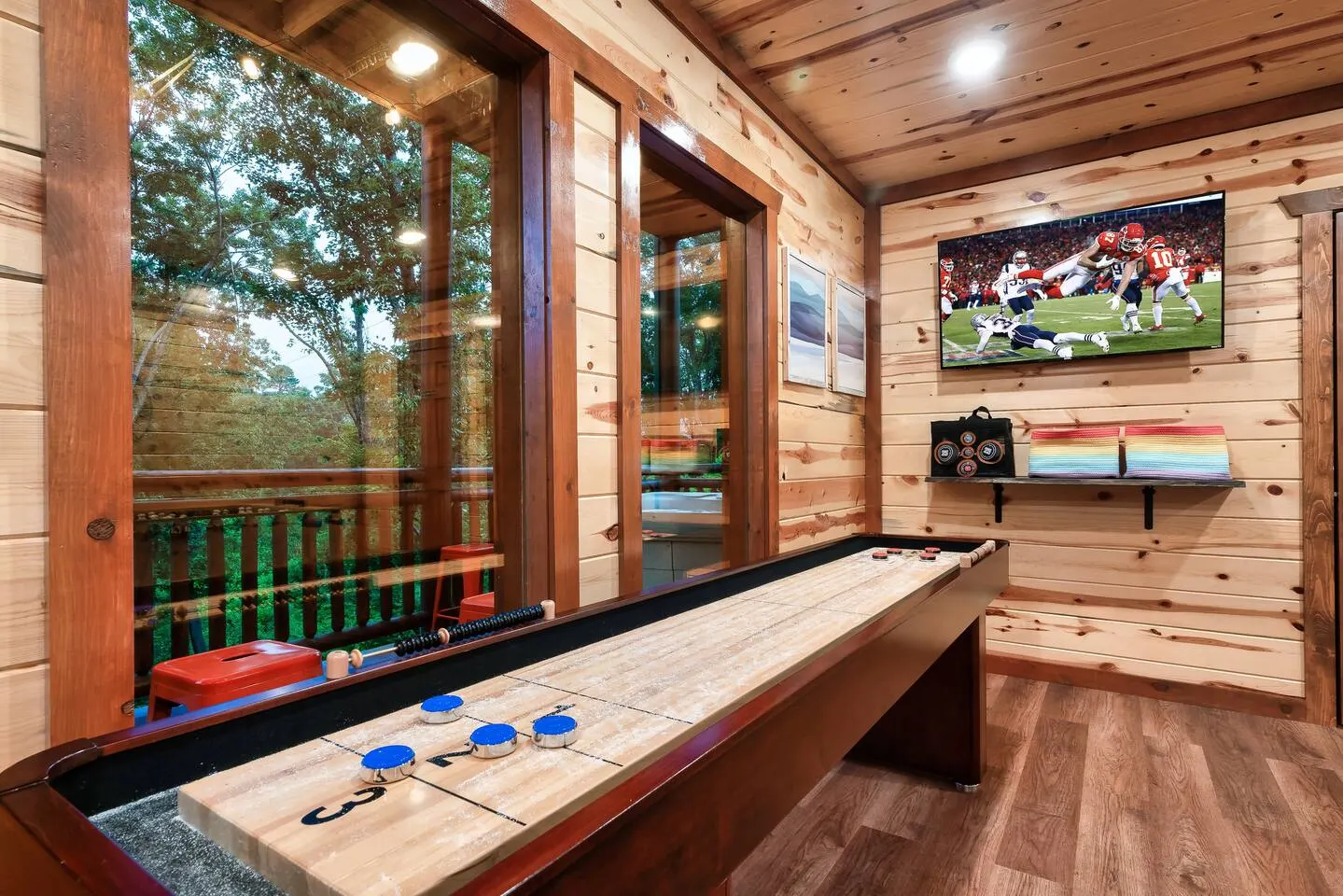6 ensuite large bedrooms - private pool - hot tub 12