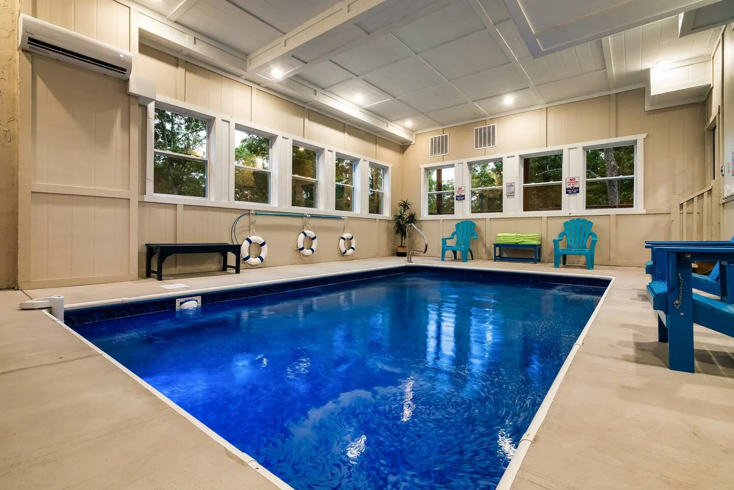6 ensuite large bedrooms - private pool - hot tub 18