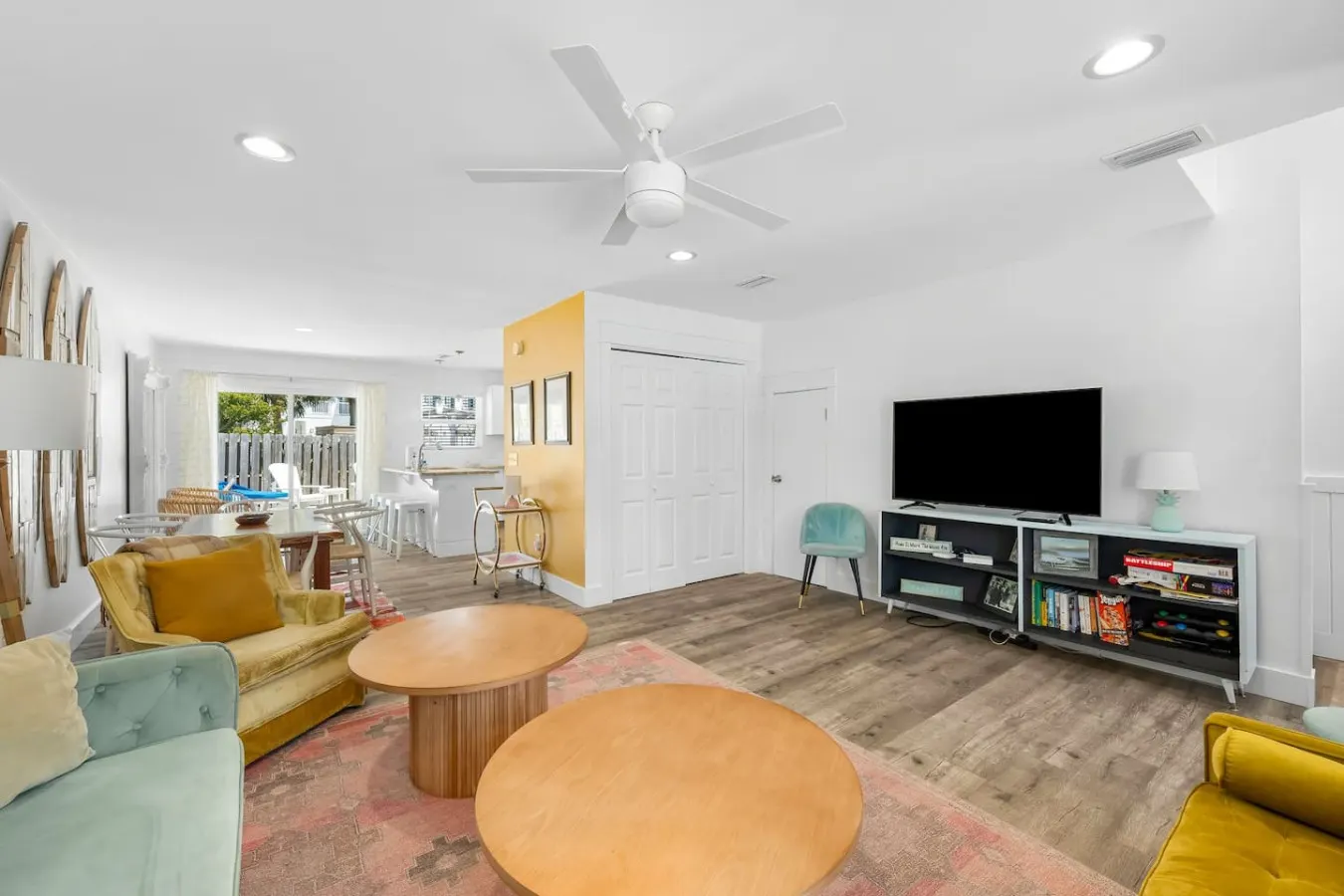 Surf House ~ Private Backyard w/ Cabana ~ Sleeps 8 12