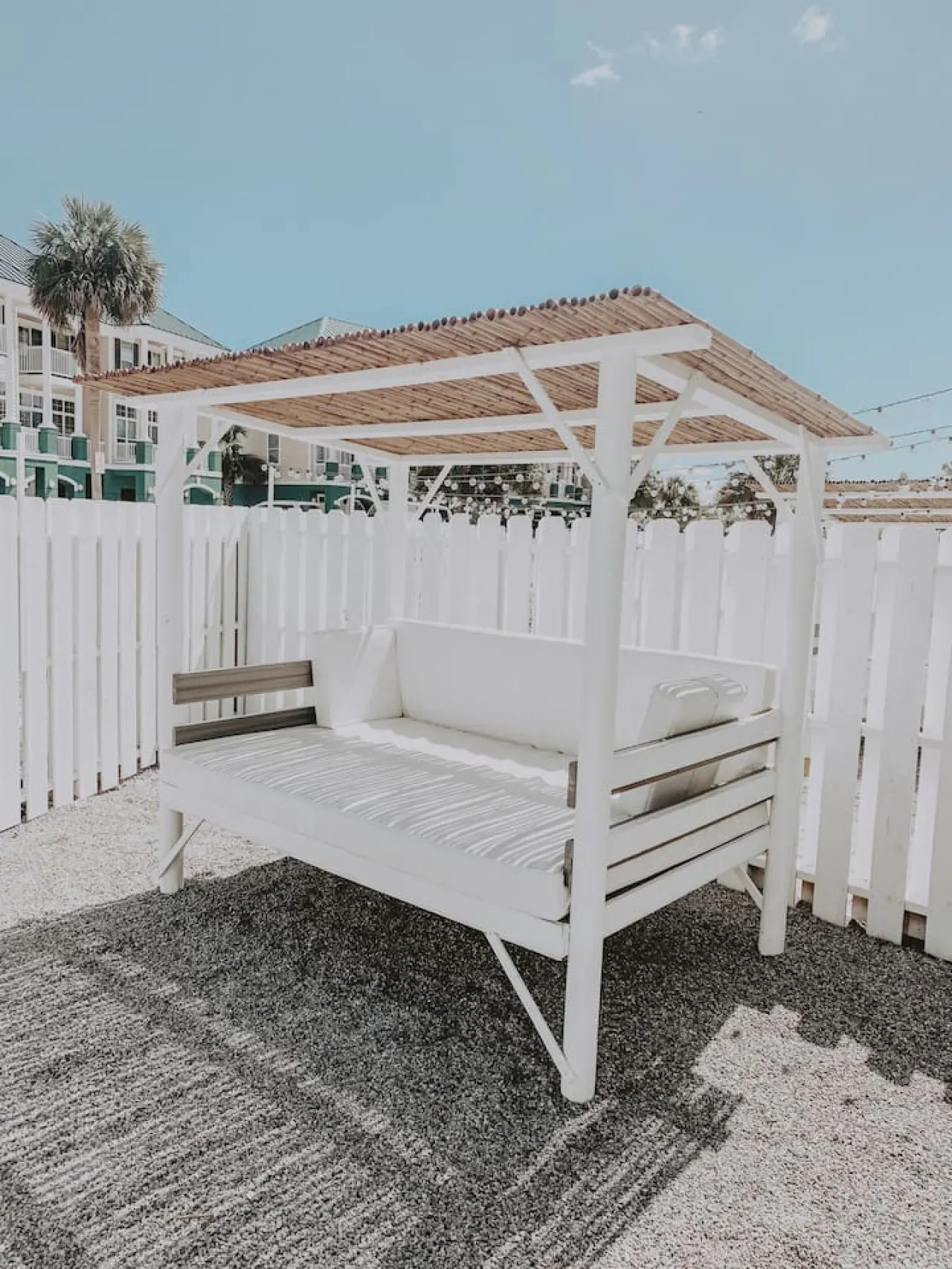 Surf House ~ Private Backyard w/ Cabana ~ Sleeps 8 4