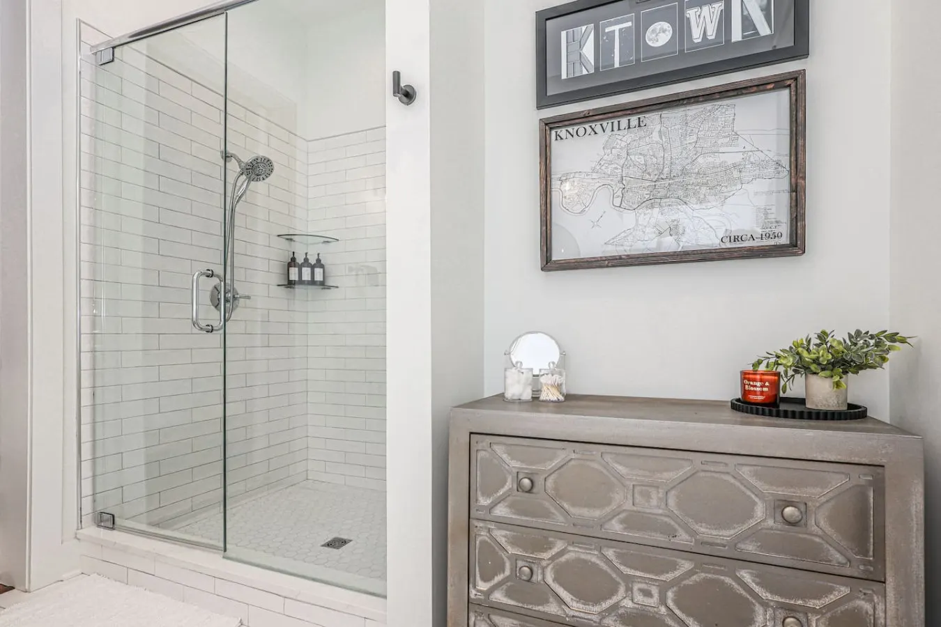 Elegant Century Residence ~ Downtown | 7 min to UT — photo 4