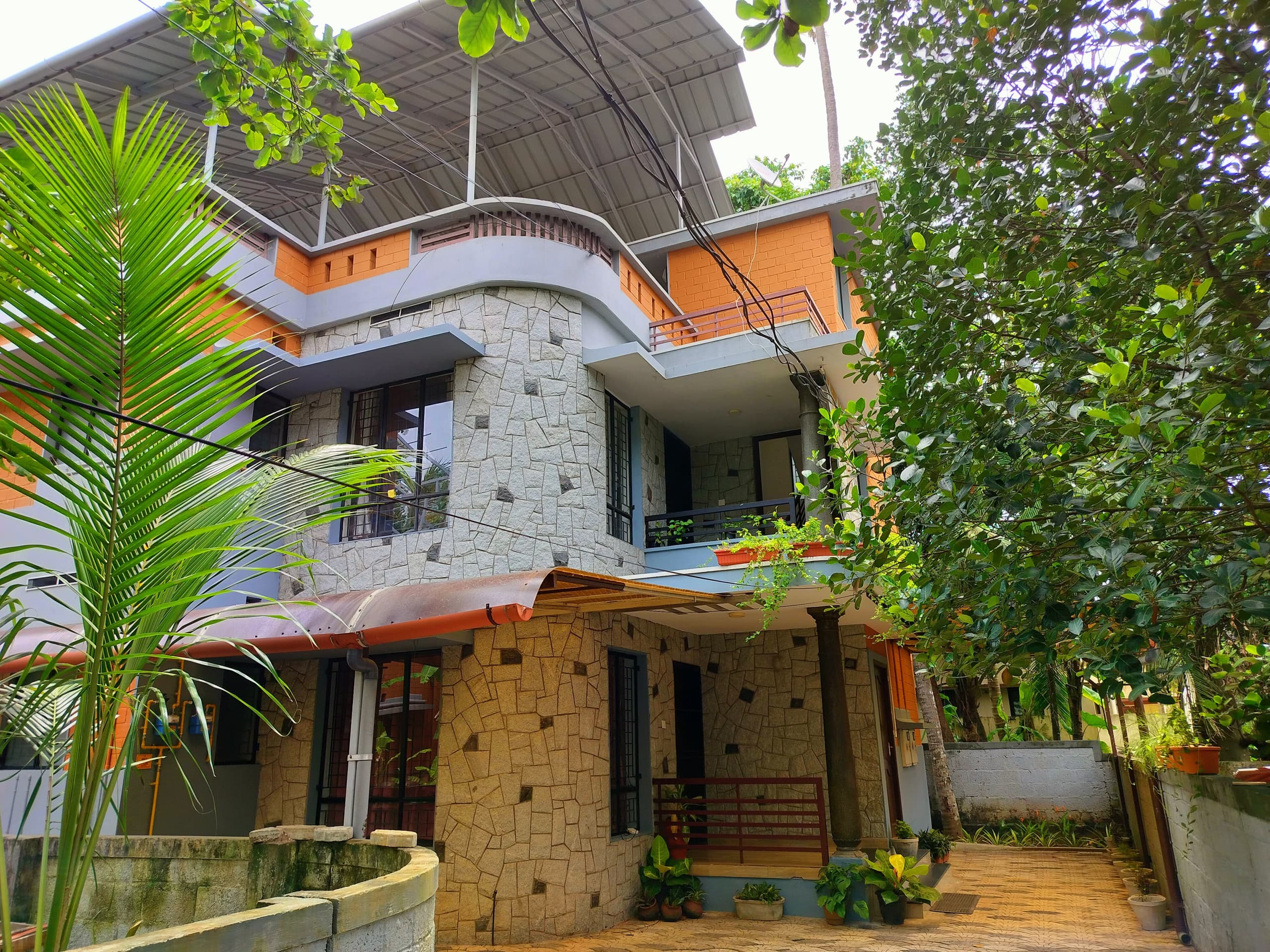 Adhvaya-AC 4BHK Near Temple & Airport