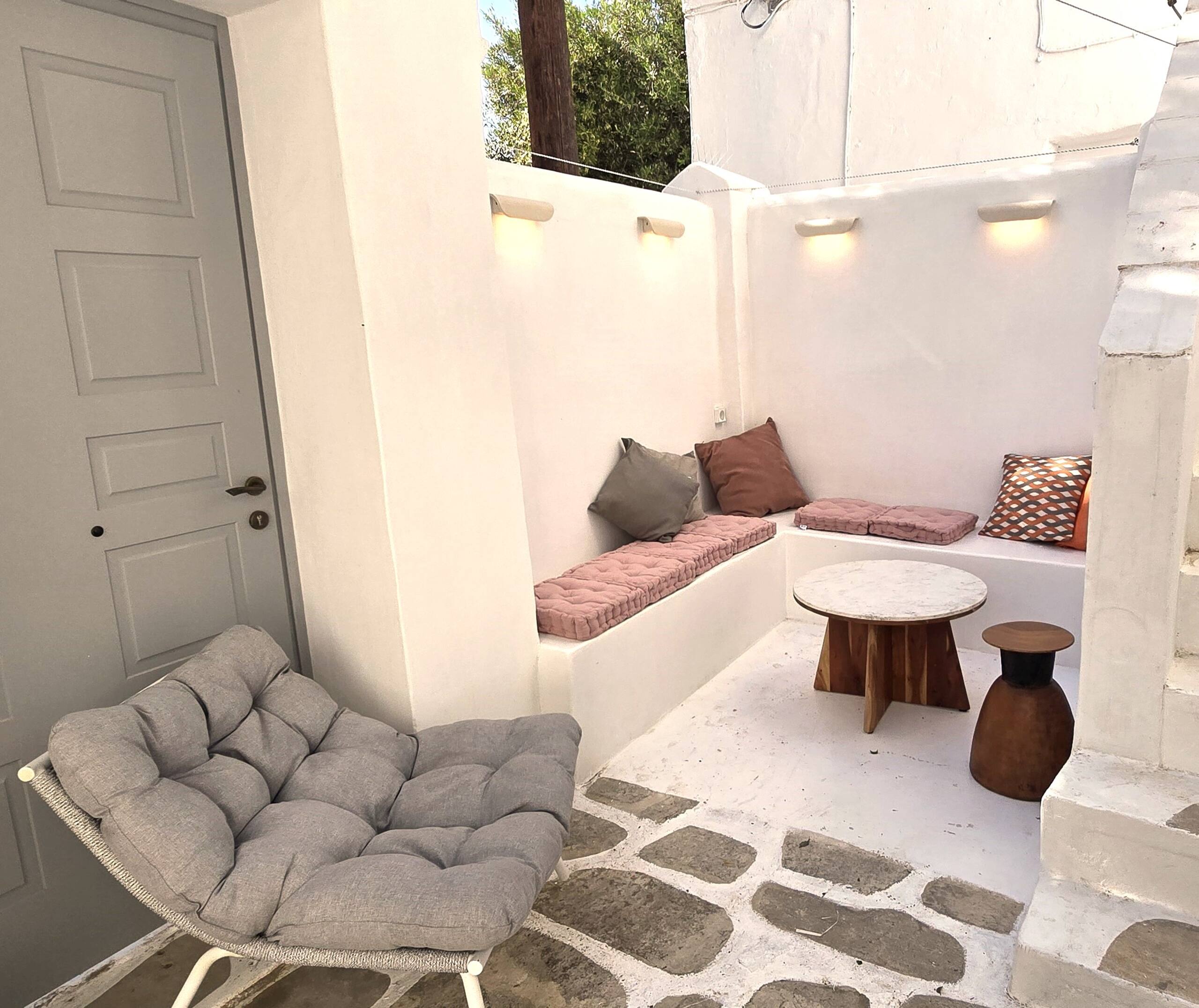 Appartment with courtyard in heart of mykonos 29