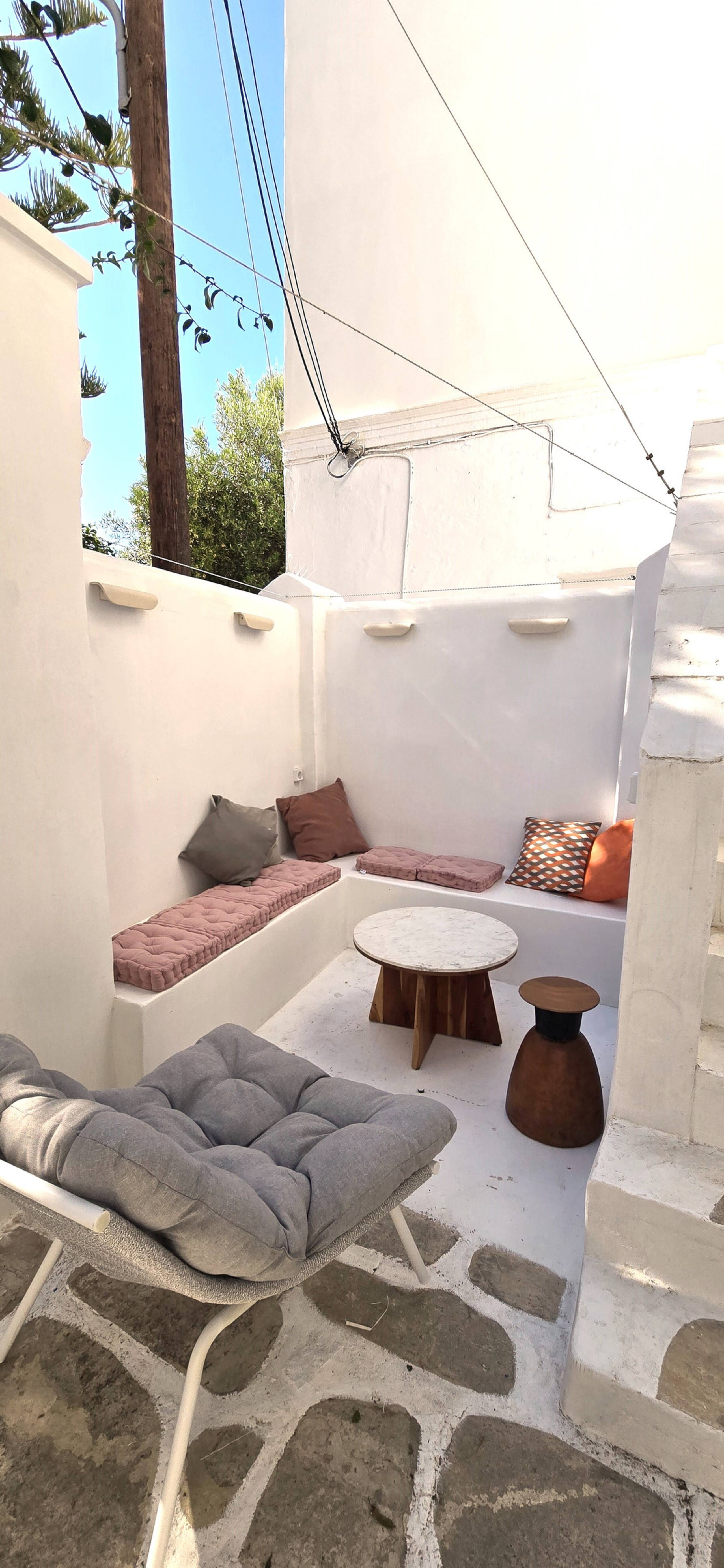 Appartment with courtyard in heart of mykonos 32