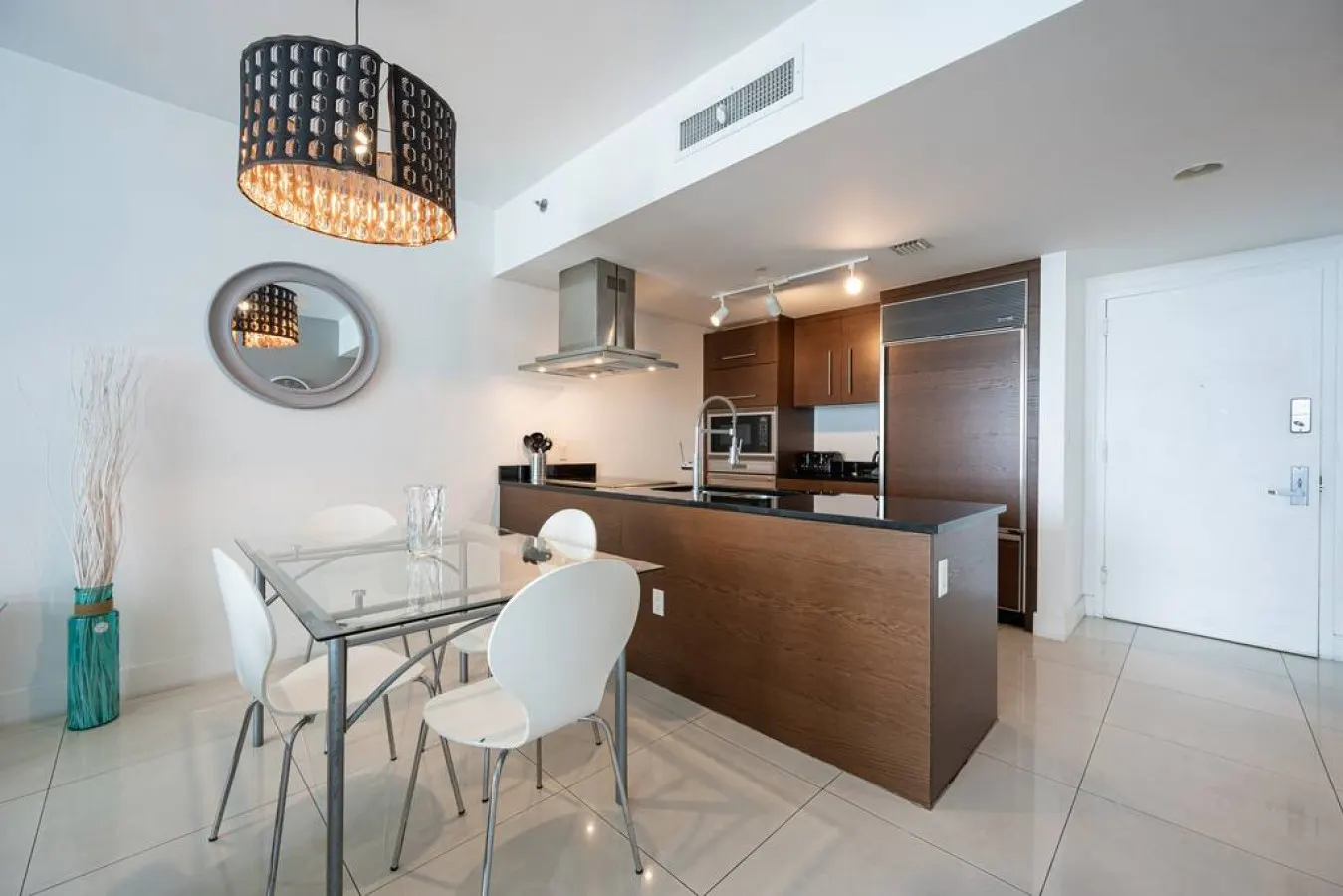 Gorgeous Unit At The W Building Priceless Location 9