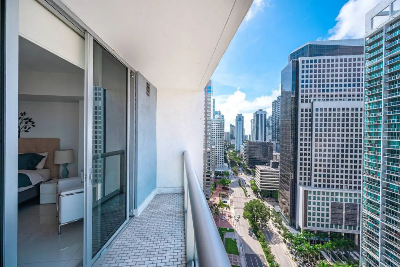 Gorgeous Unit At The W Building Priceless Location 14