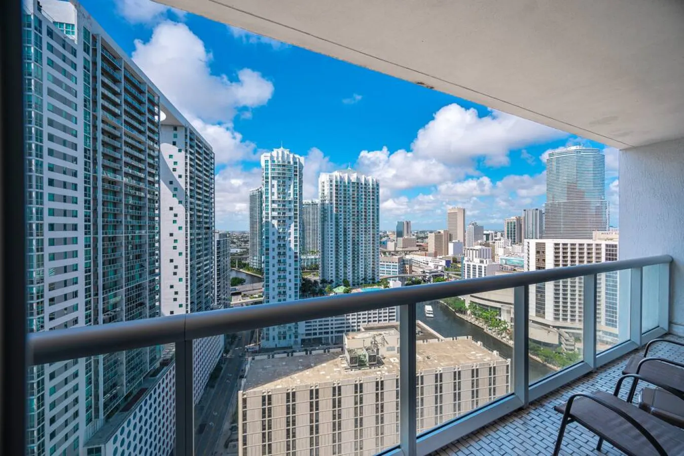 Gorgeous Unit At The W Building Priceless Location 15
