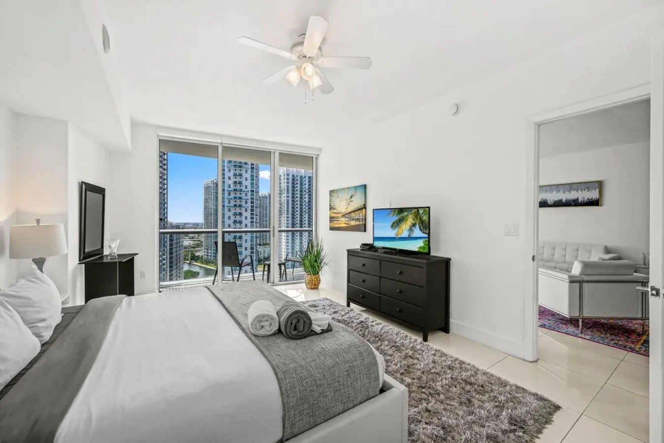 Gorgeous Unit At The W Building Priceless Location 5