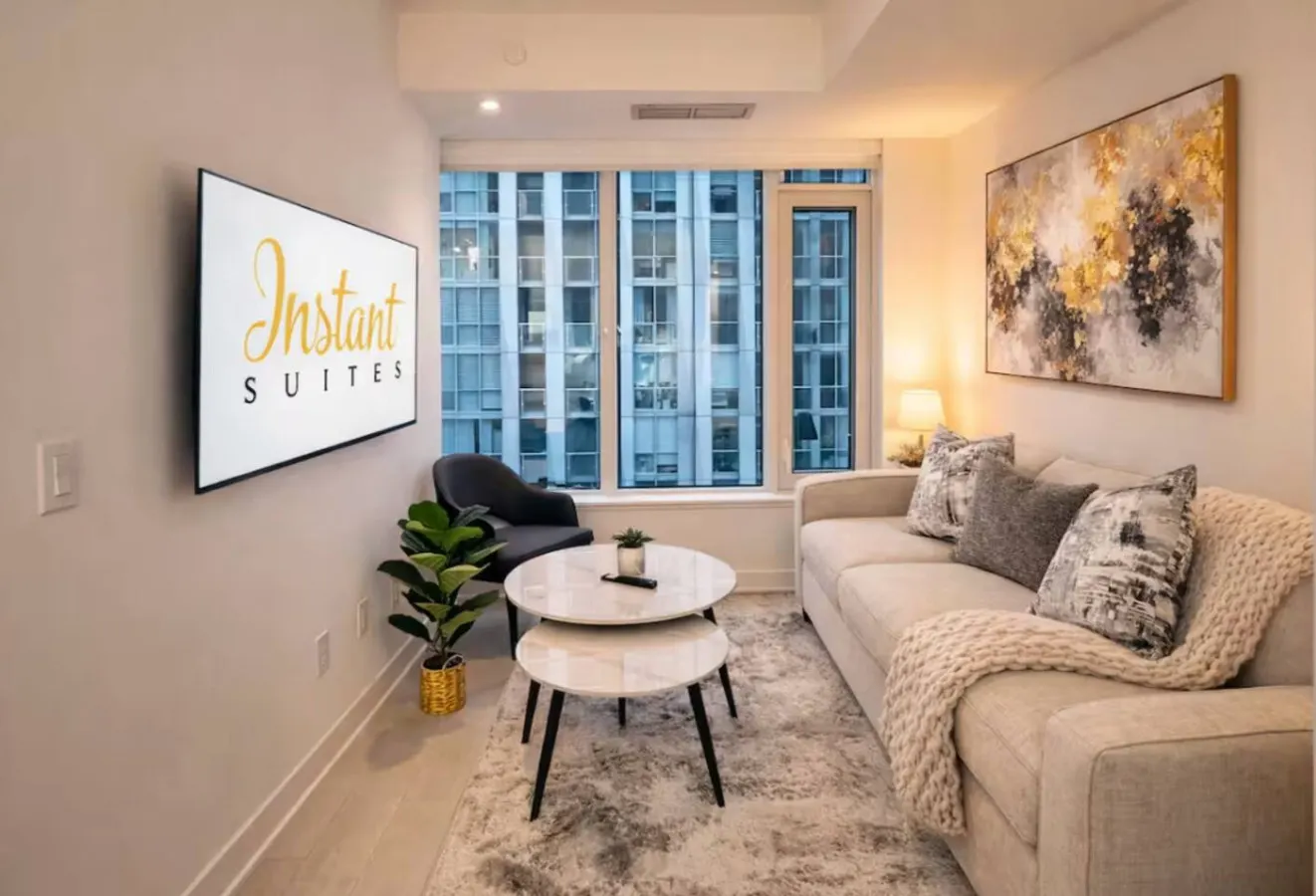 The Yorkville Stay Work-Desk 3