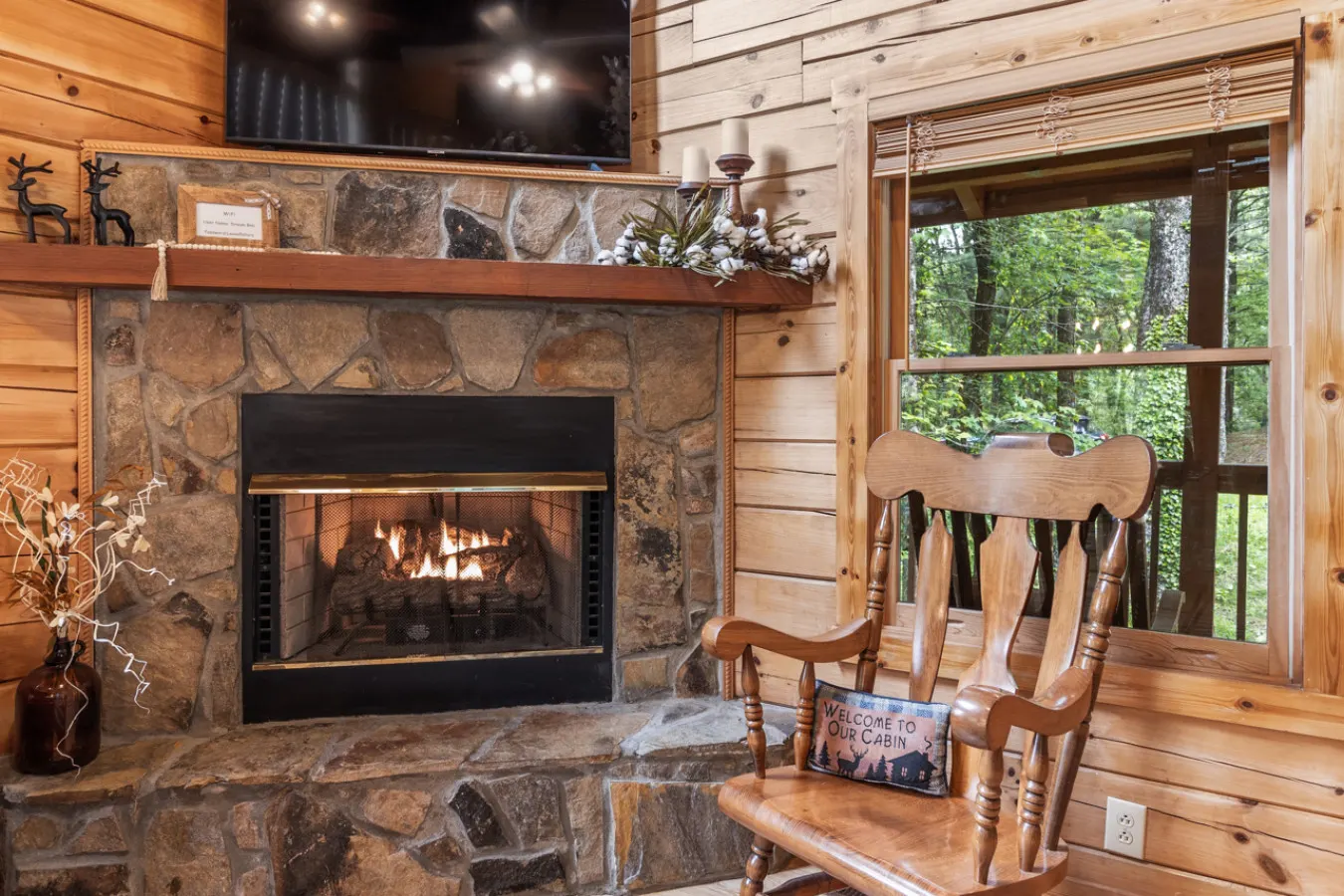 Mountaineer Log Cabin Near ASU W/Outdoor Soaking Tub! — photo 2