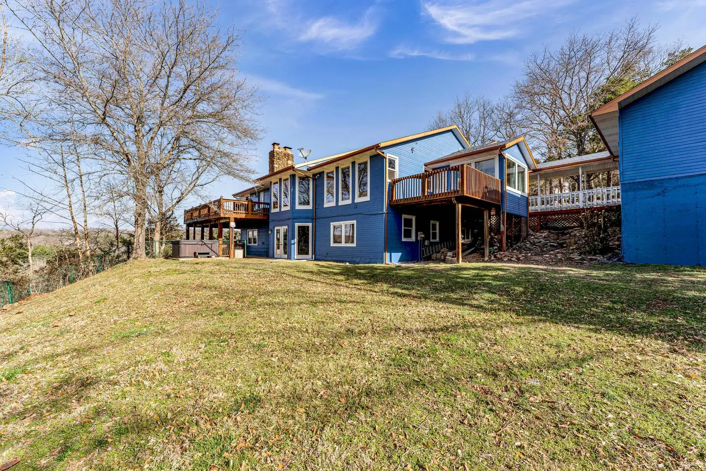 Private Dock-8 lake acres, Hot tub, Hike, Fire Pit 6